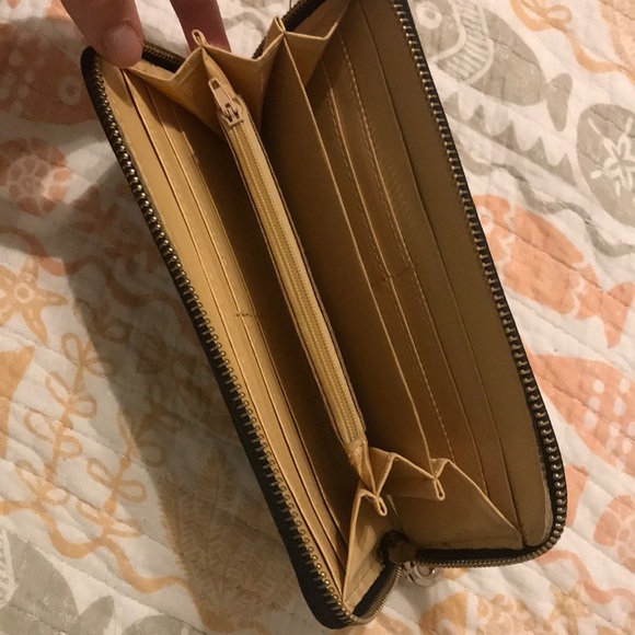 Wallet - Picture 2 of 3